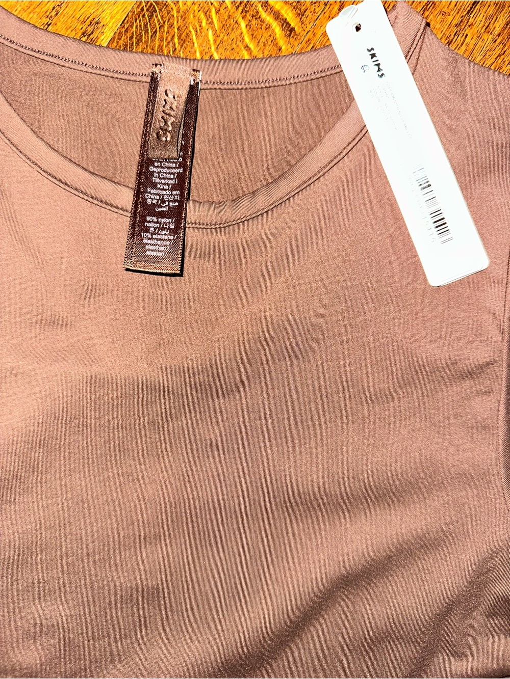 SKIMS Kim Kardashian Women's Soft Smoothing Seamless T-Shirt in Brown NWT Small - Picture 2 of 2